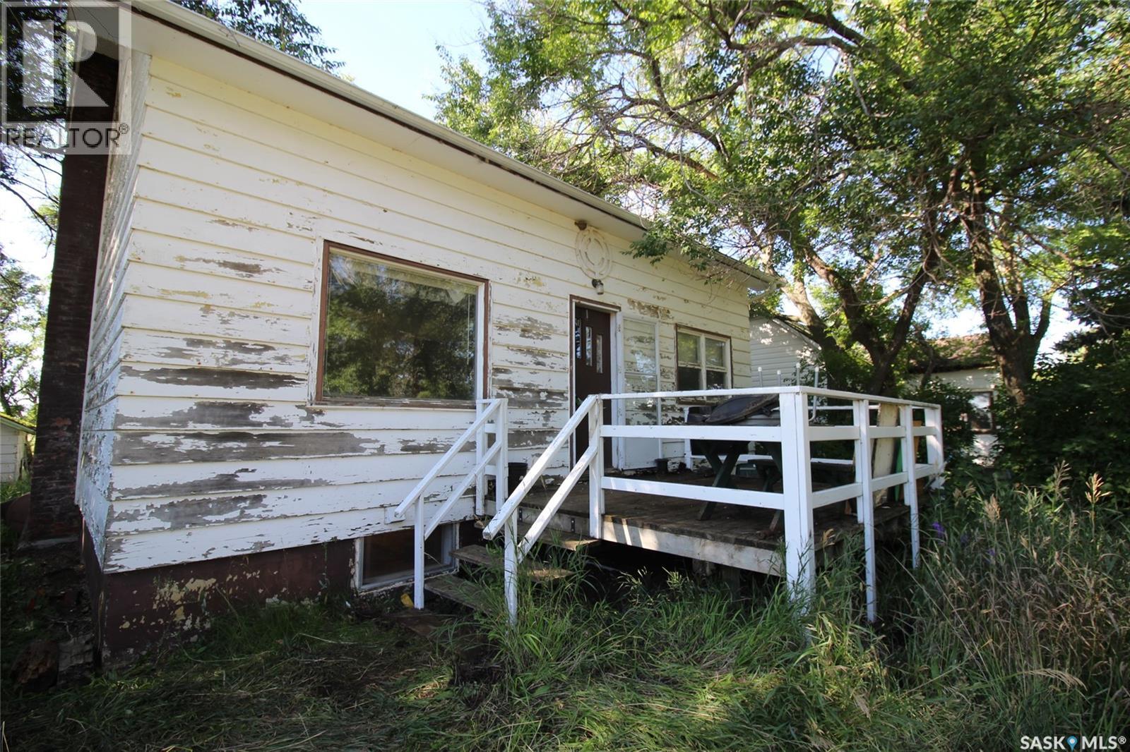 810 2nd AVENUE S, Simmie, Saskatchewan