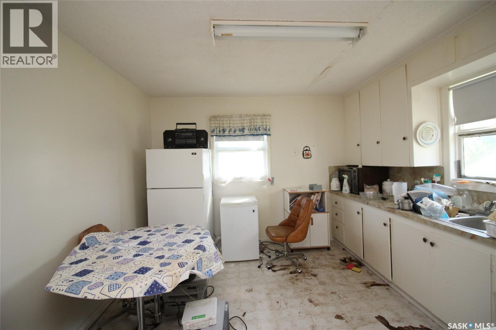 810 2nd Avenue S, Simmie, Saskatchewan  S0N 2N0 - Photo 3 - SK016453