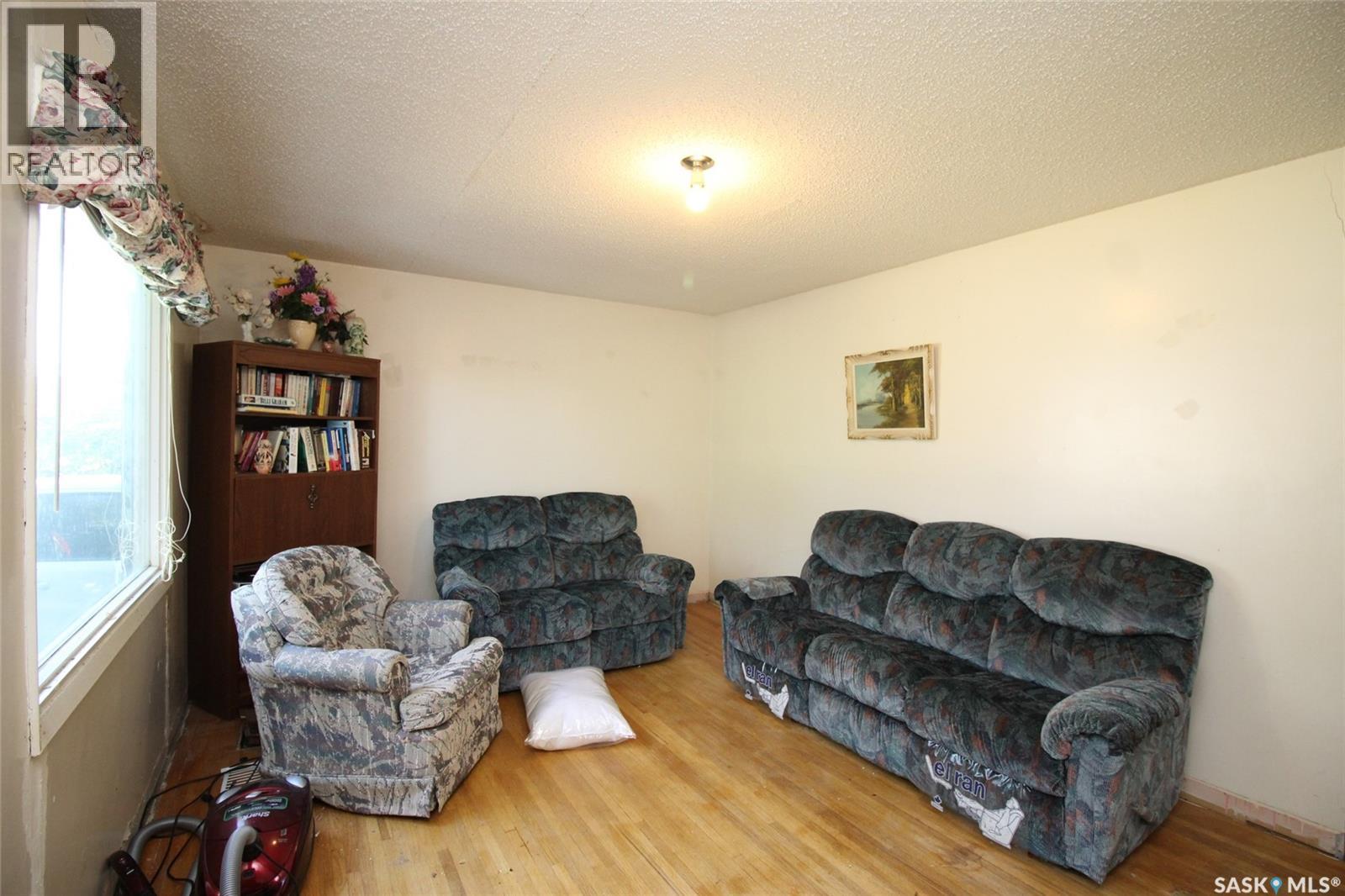 810 2nd Avenue S, Simmie, Saskatchewan  S0N 2N0 - Photo 10 - SK016453
