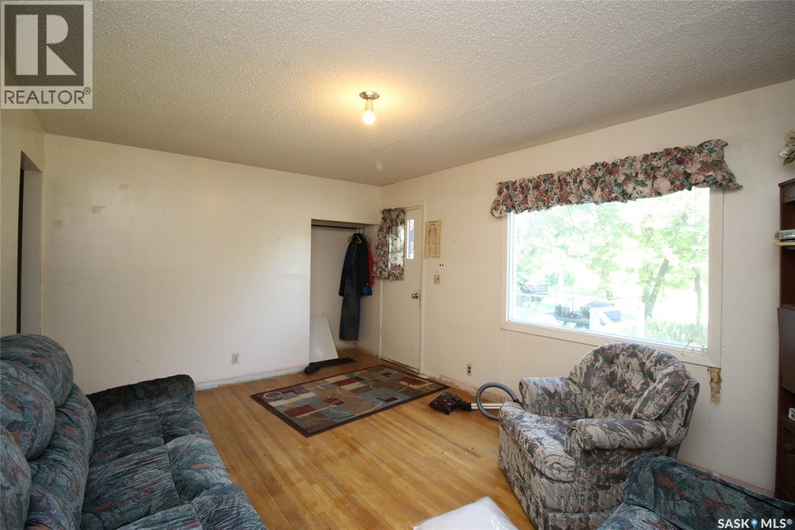 810 2nd Avenue S, Simmie, Saskatchewan  S0N 2N0 - Photo 11 - SK016453