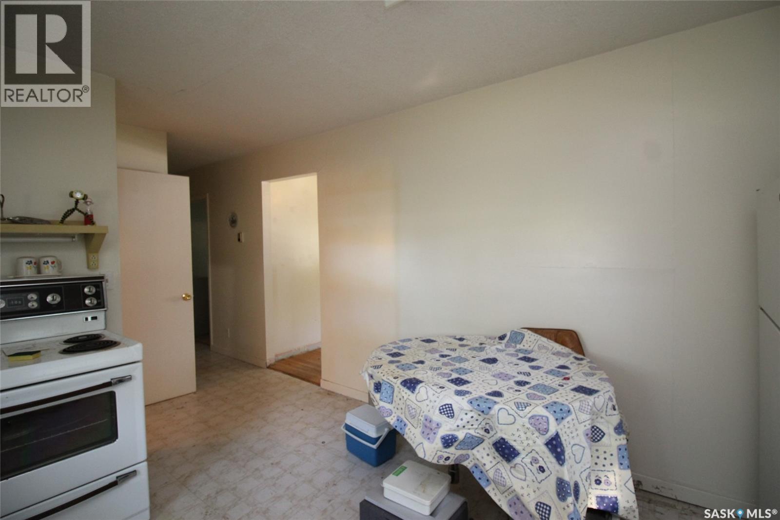 810 2nd Avenue S, Simmie, Saskatchewan  S0N 2N0 - Photo 5 - SK016453