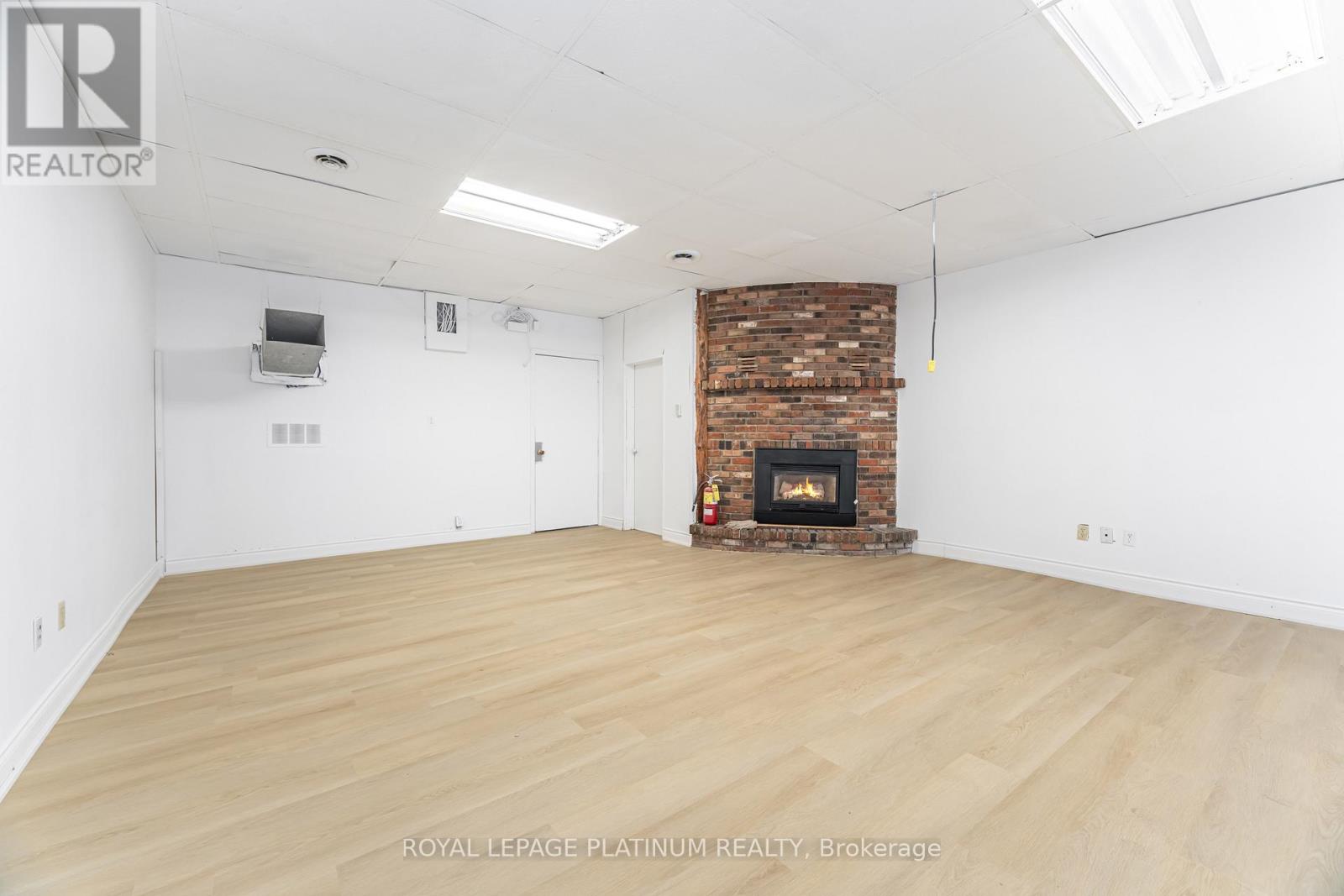 2 - 481 Dundas Street W, Belleville, Ontario  K8P 1B6 - Photo 15 - X12392555