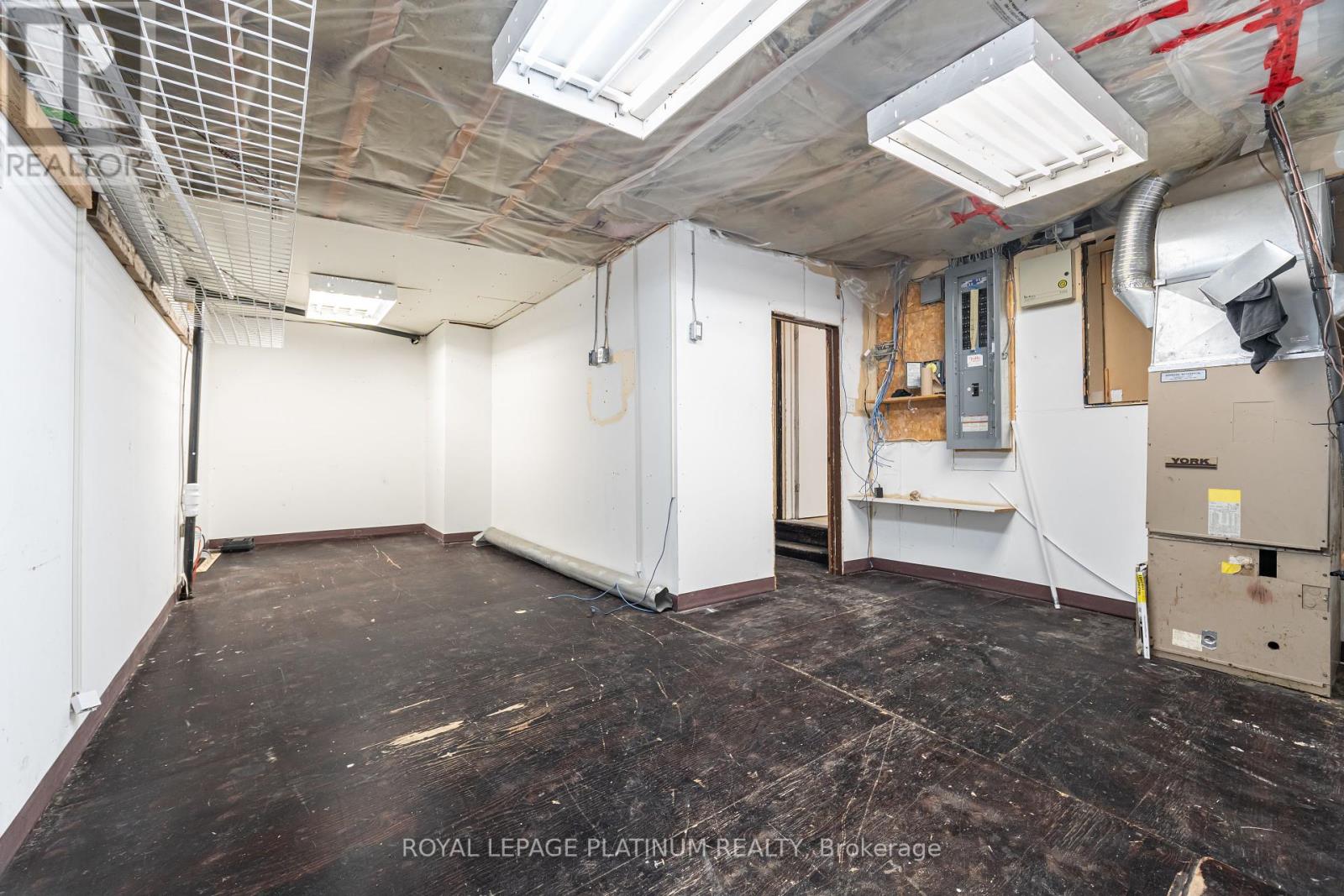 2 - 481 Dundas Street W, Belleville, Ontario  K8P 1B6 - Photo 19 - X12392555