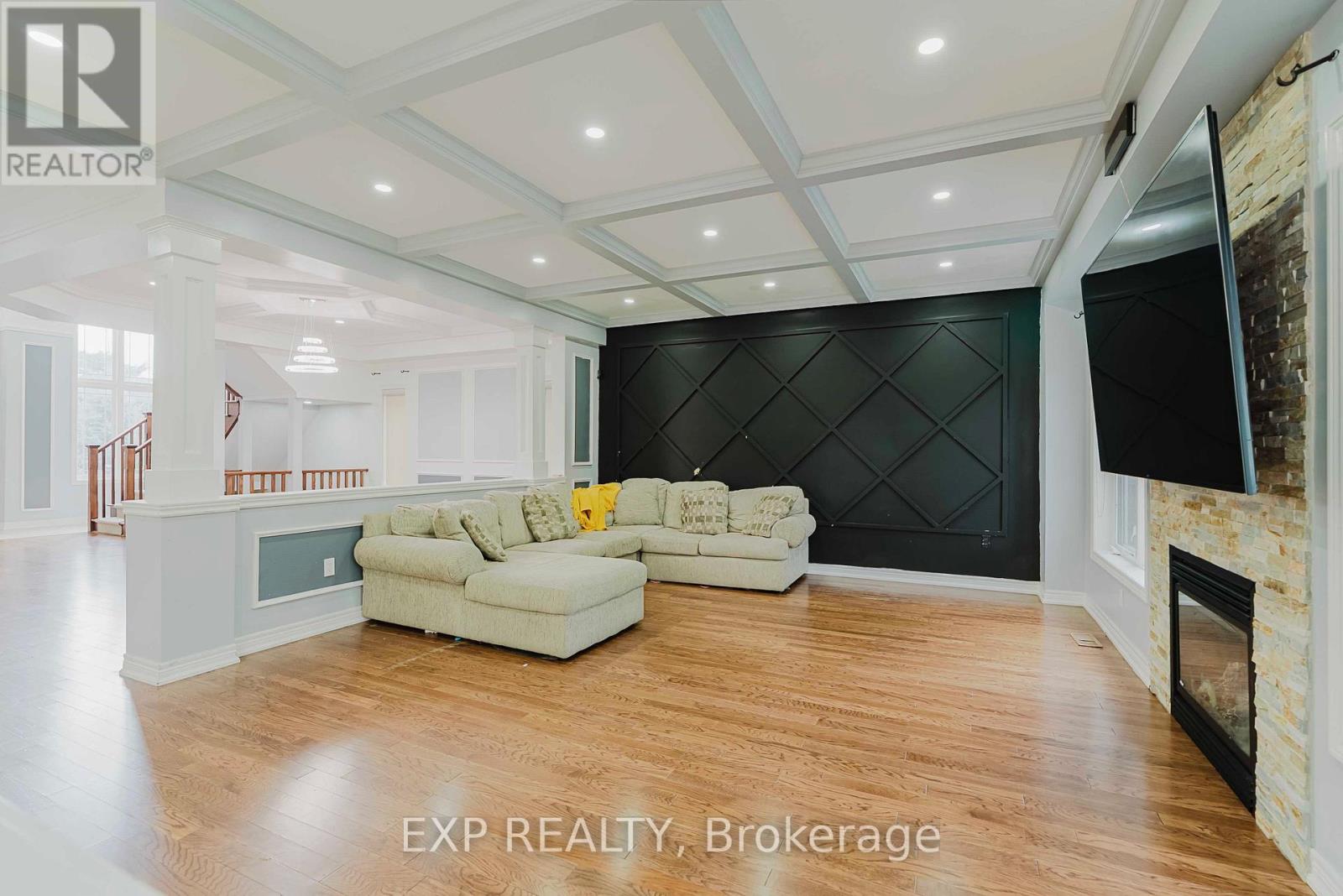 130 Kingsview Drive, Hamilton, Ontario  L8J 3X5 - Photo 12 - X12365626