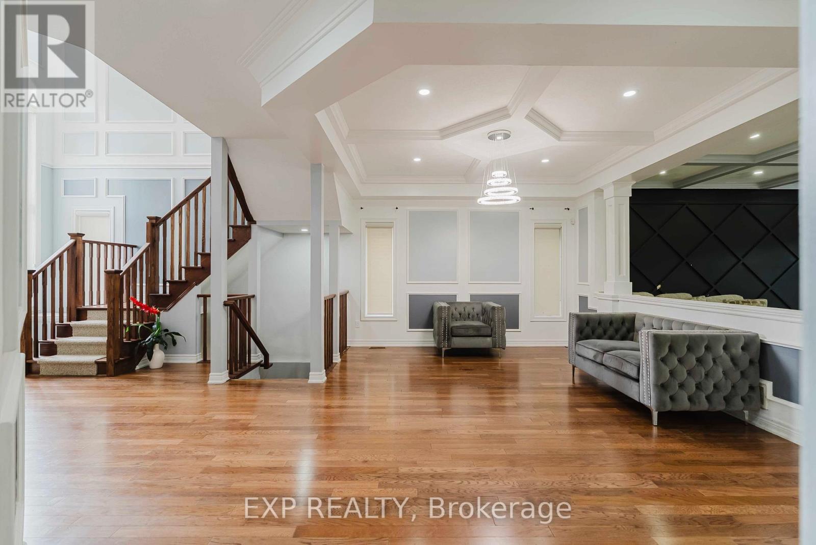 130 Kingsview Drive, Hamilton, Ontario  L8J 3X5 - Photo 8 - X12365626