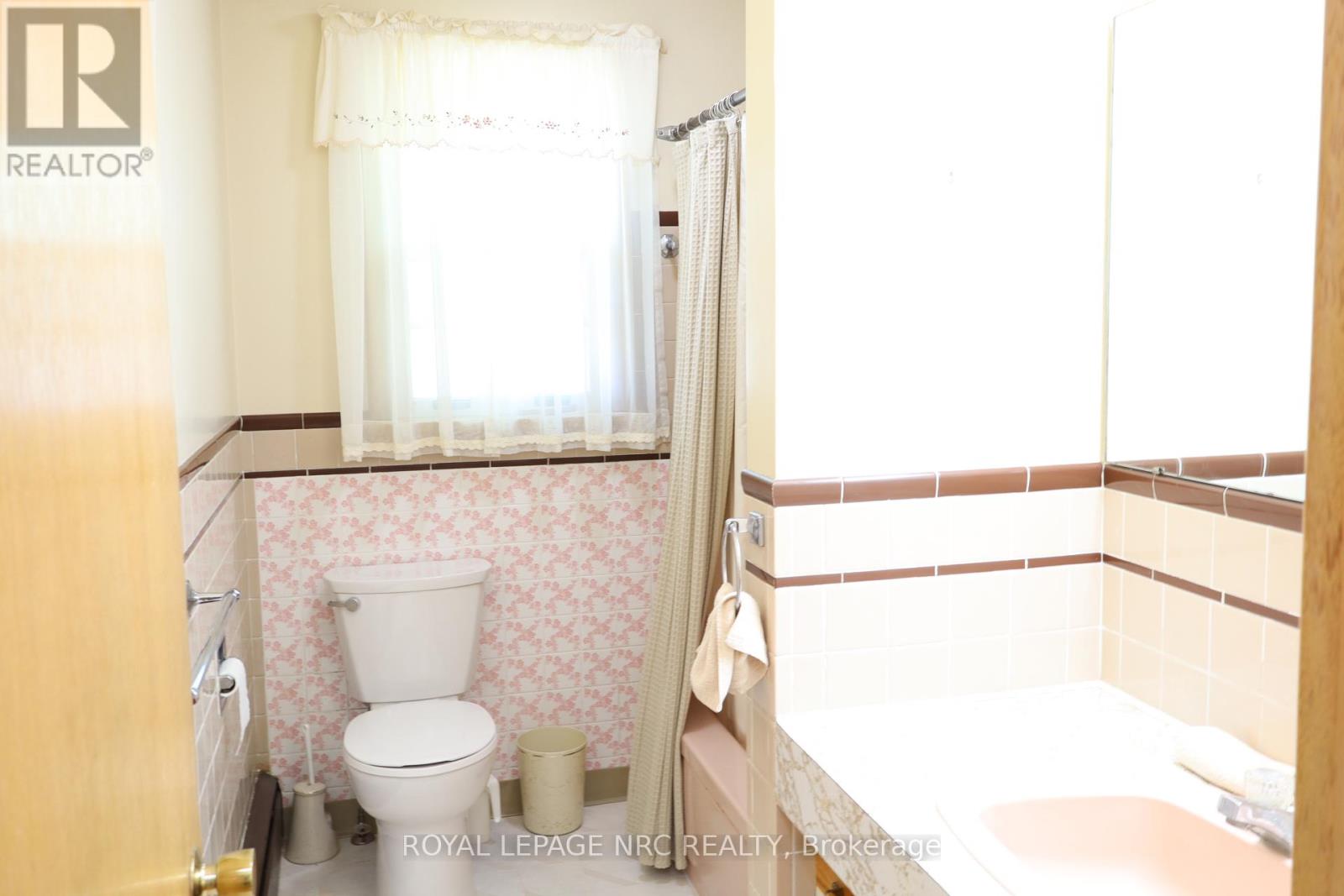 5881 Britannia Crescent N, Niagara Falls, Ontario  L2G 1C2 - Photo 20 - X12392171