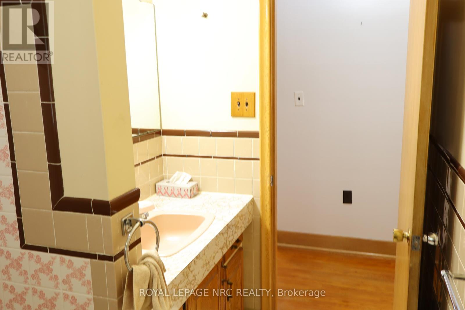 5881 Britannia Crescent N, Niagara Falls, Ontario  L2G 1C2 - Photo 21 - X12392171