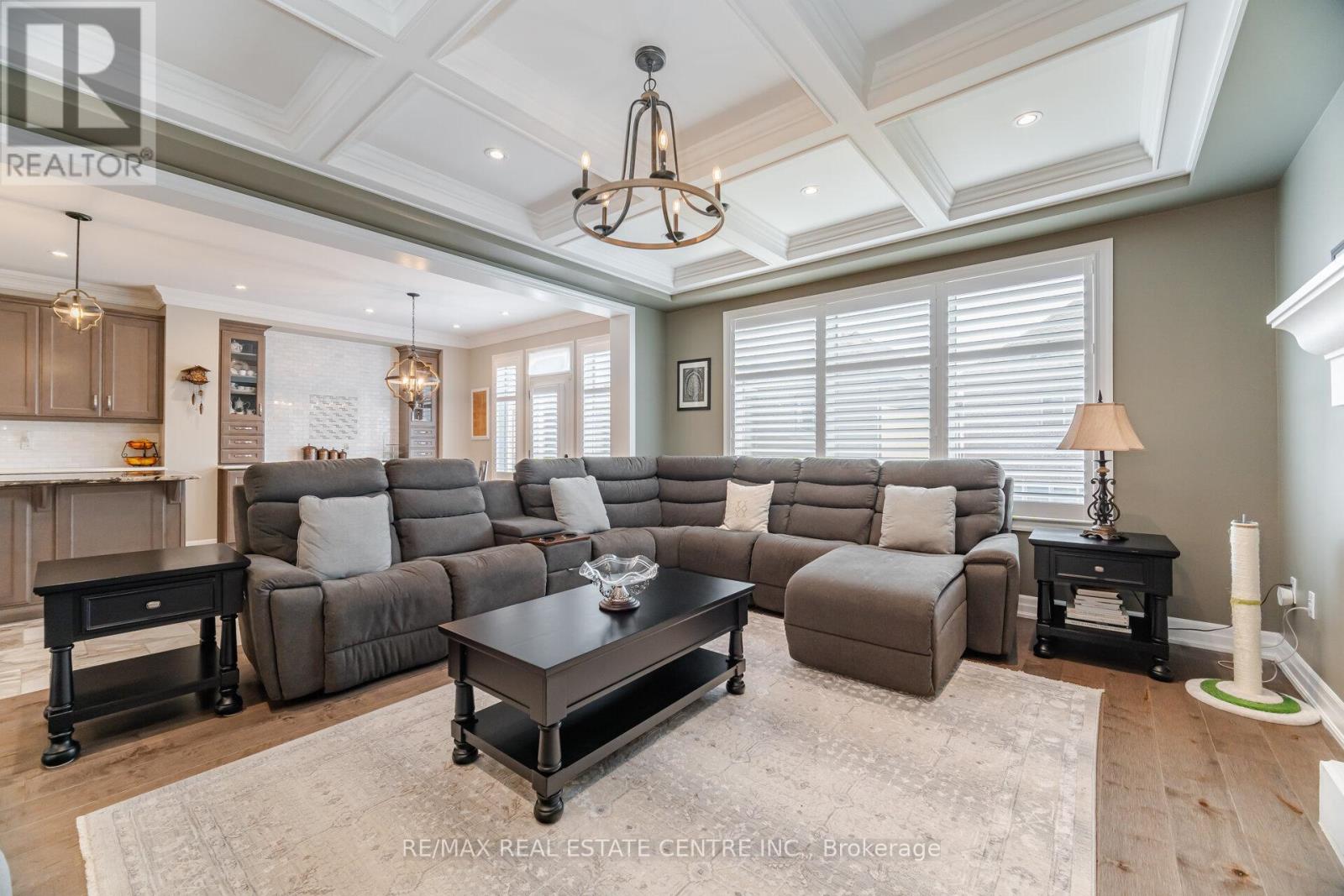156 Camellia Crescent, Oakville, Ontario  L6H 1L2 - Photo 8 - W12332888
