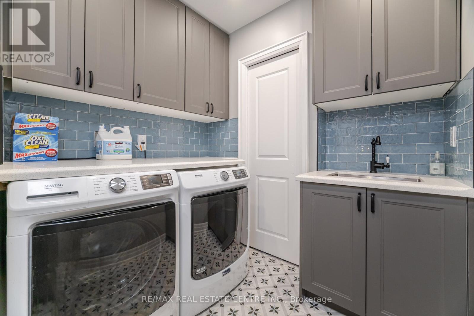156 Camellia Crescent, Oakville, Ontario  L6H 1L2 - Photo 38 - W12332888