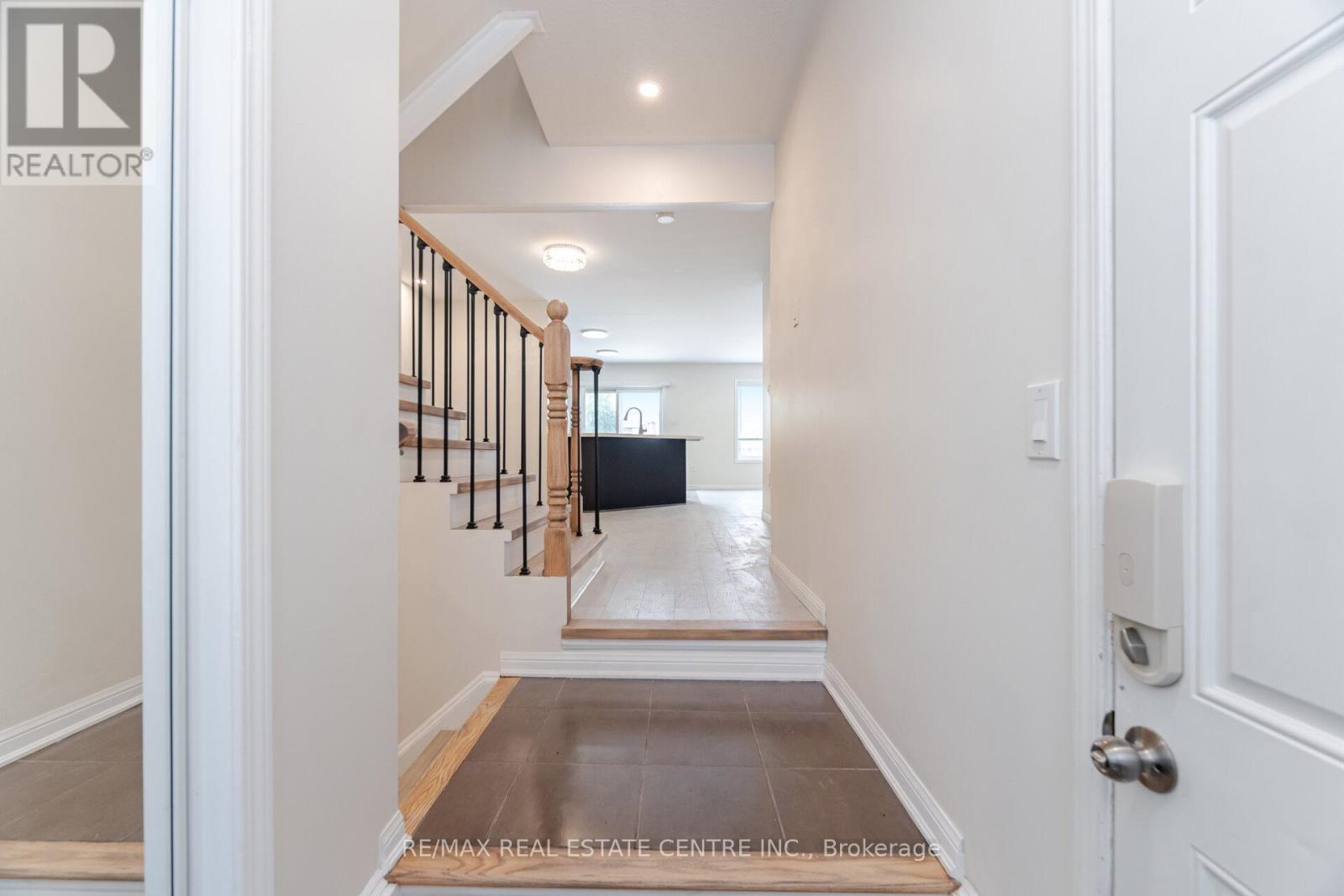186 Gleave Terrace, Milton, Ontario  L9T 8N5 - Photo 5 - W12202195