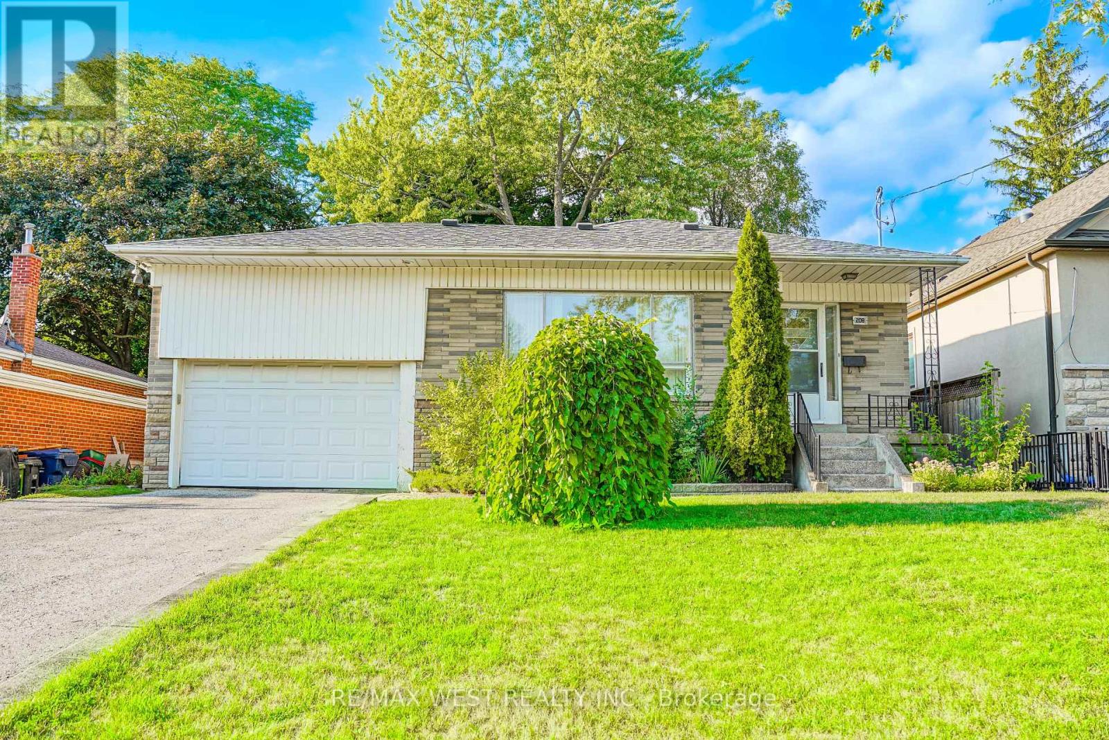 208 PARK HOME AVENUE, Toronto, Ontario