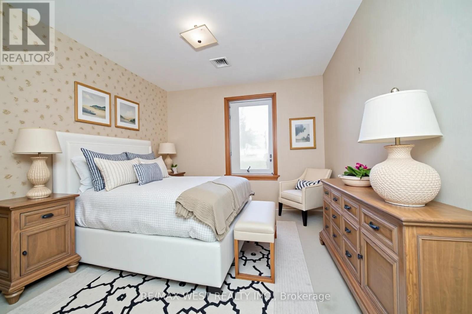 208 Park Home Avenue, Toronto, Ontario  M2R 1A2 - Photo 7 - C12392647