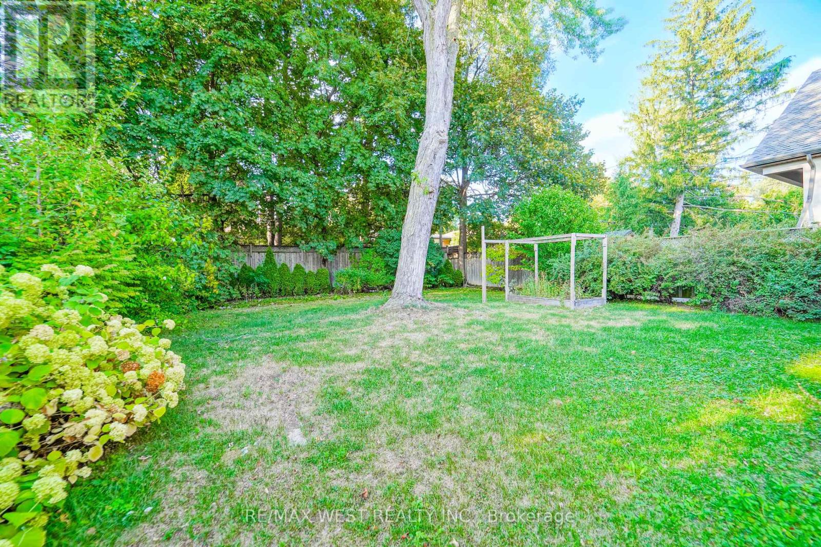 208 Park Home Avenue, Toronto, Ontario  M2R 1A2 - Photo 8 - C12392647