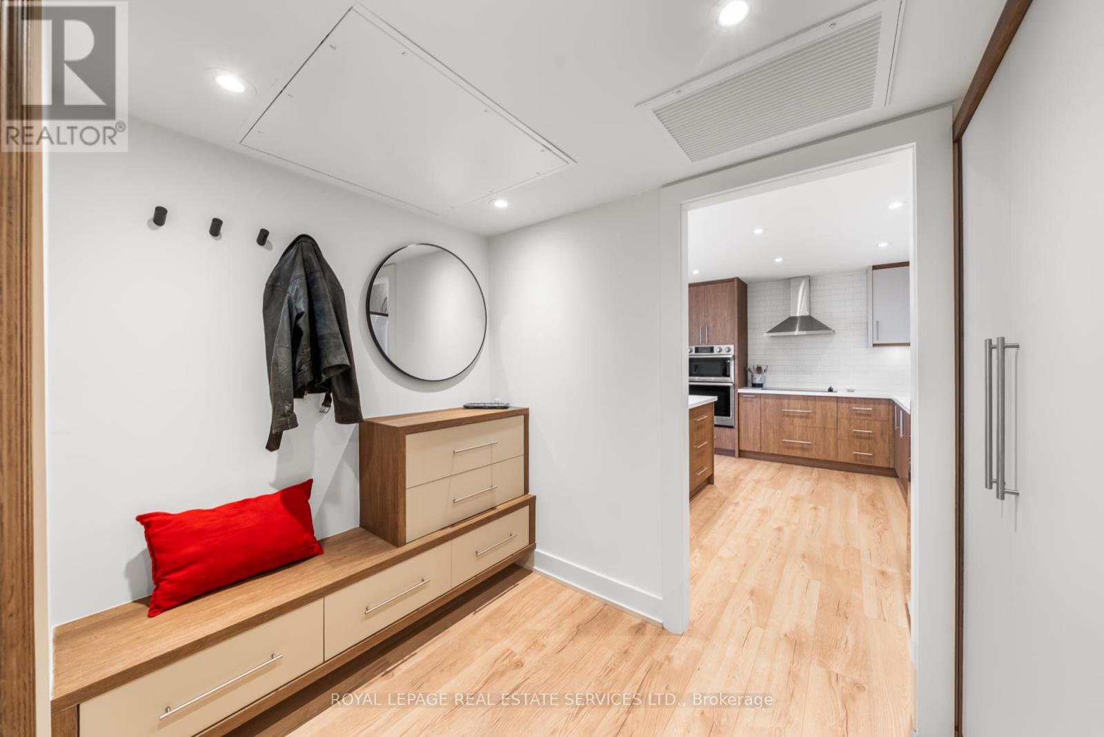 2008 - 175 Cumberland Street, Toronto, Ontario  M5R 3M9 - Photo 17 - C12392716