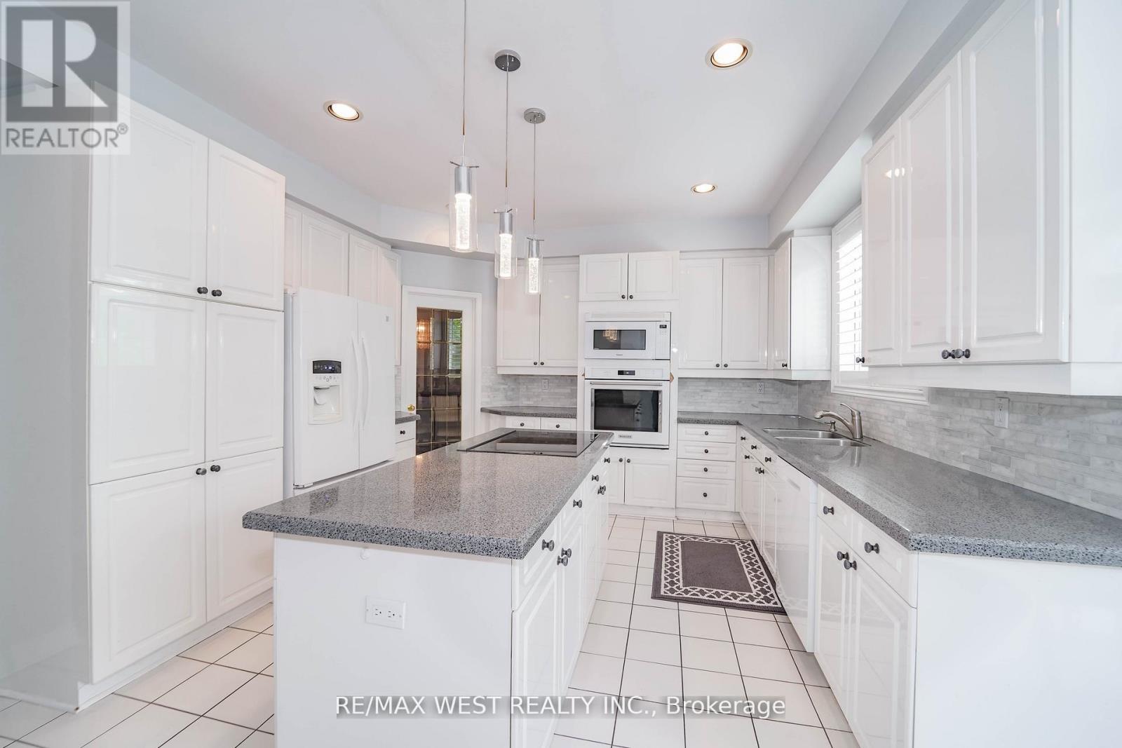 Property at 113 SANDCHERRY COURT image 5