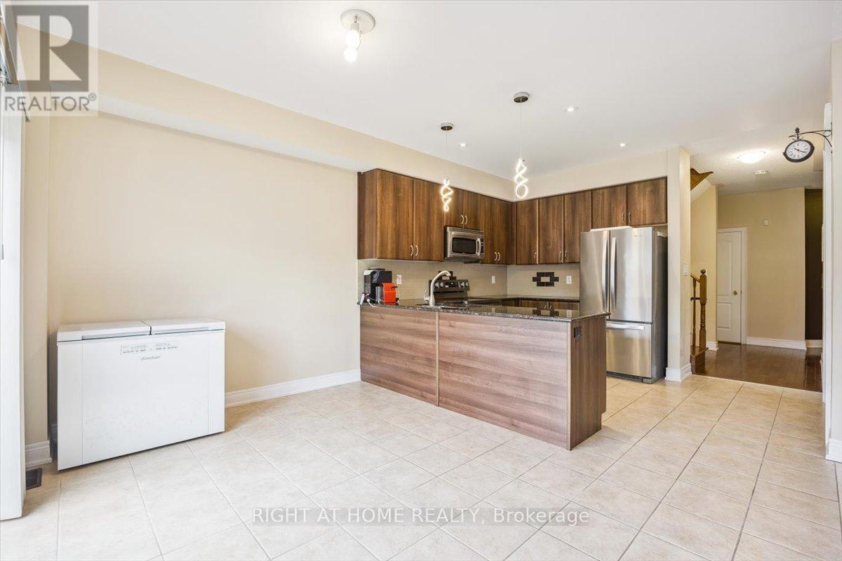 166 Gardiner Drive, Bradford West Gwillimbury, Ontario  L3Z 0J5 - Photo 10 - N12392627