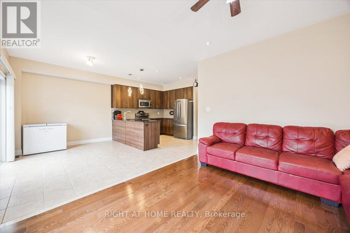 166 Gardiner Drive, Bradford West Gwillimbury, Ontario  L3Z 0J5 - Photo 13 - N12392627