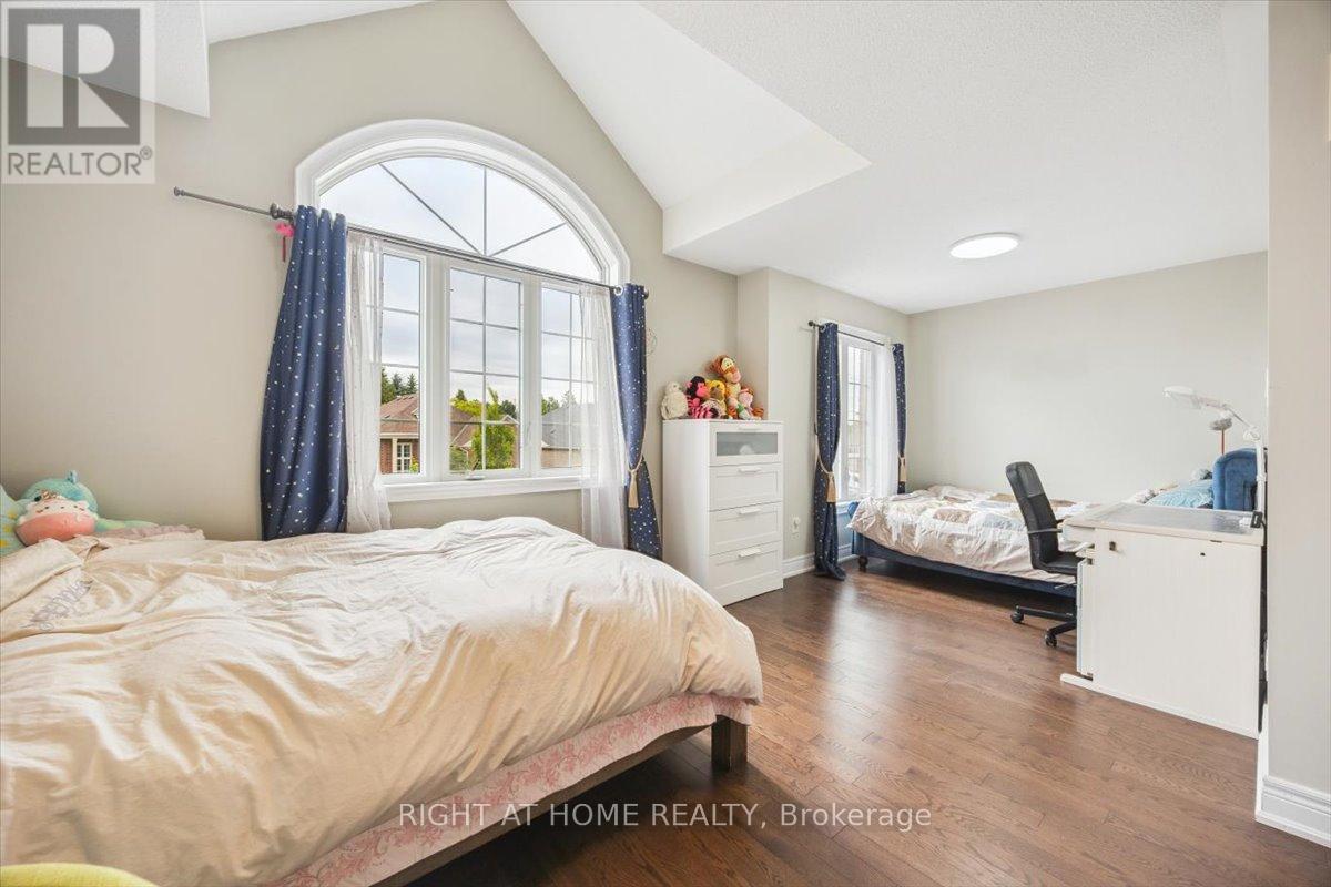 166 Gardiner Drive, Bradford West Gwillimbury, Ontario  L3Z 0J5 - Photo 15 - N12392627