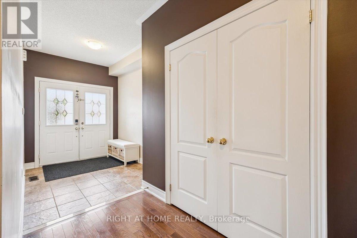 166 Gardiner Drive, Bradford West Gwillimbury, Ontario  L3Z 0J5 - Photo 3 - N12392627