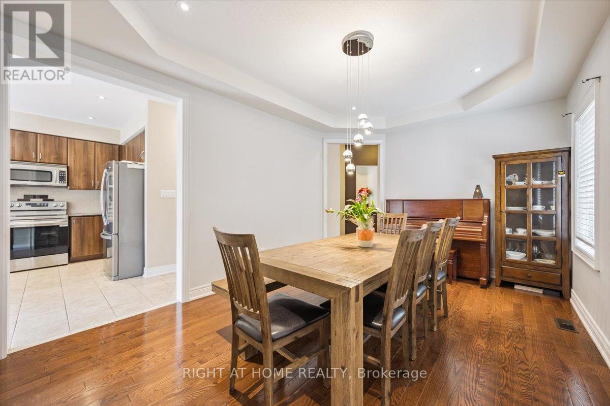 166 Gardiner Drive, Bradford West Gwillimbury, Ontario  L3Z 0J5 - Photo 4 - N12392627
