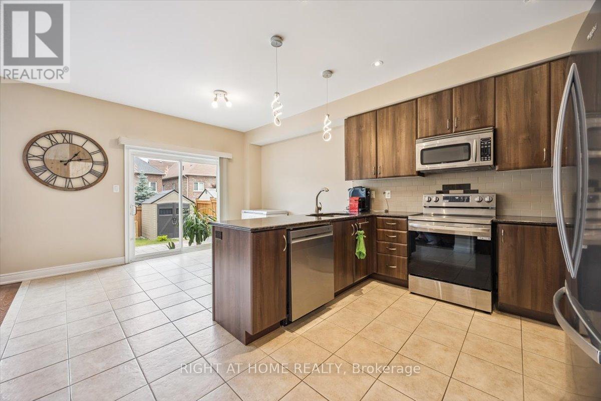 166 Gardiner Drive, Bradford West Gwillimbury, Ontario  L3Z 0J5 - Photo 8 - N12392627
