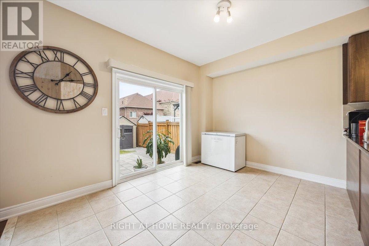 166 Gardiner Drive, Bradford West Gwillimbury, Ontario  L3Z 0J5 - Photo 9 - N12392627