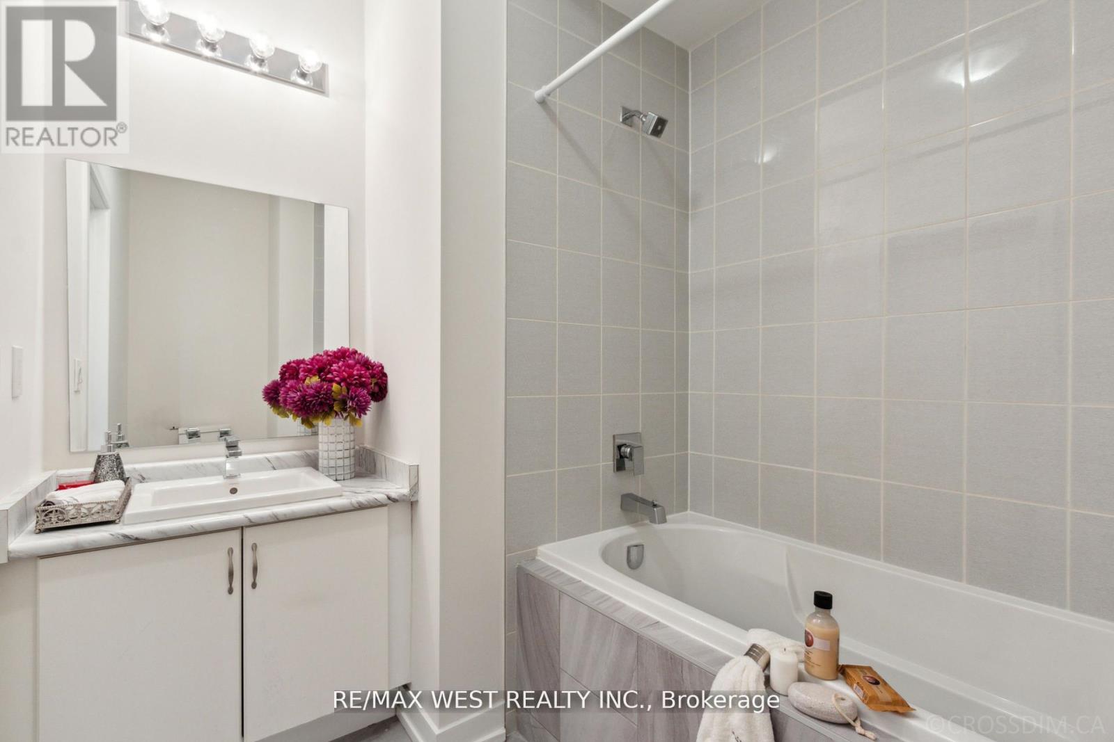 147 Salterton Circle, Vaughan, Ontario  L6A 2Z2 - Photo 17 - N12392680
