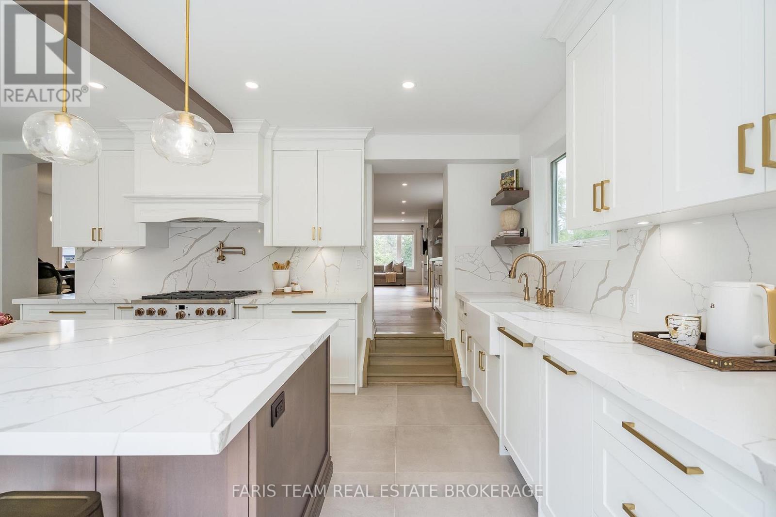 1174 Belle Aire Beach Road, Innisfil, Ontario  L0L 1C0 - Photo 10 - N12392725