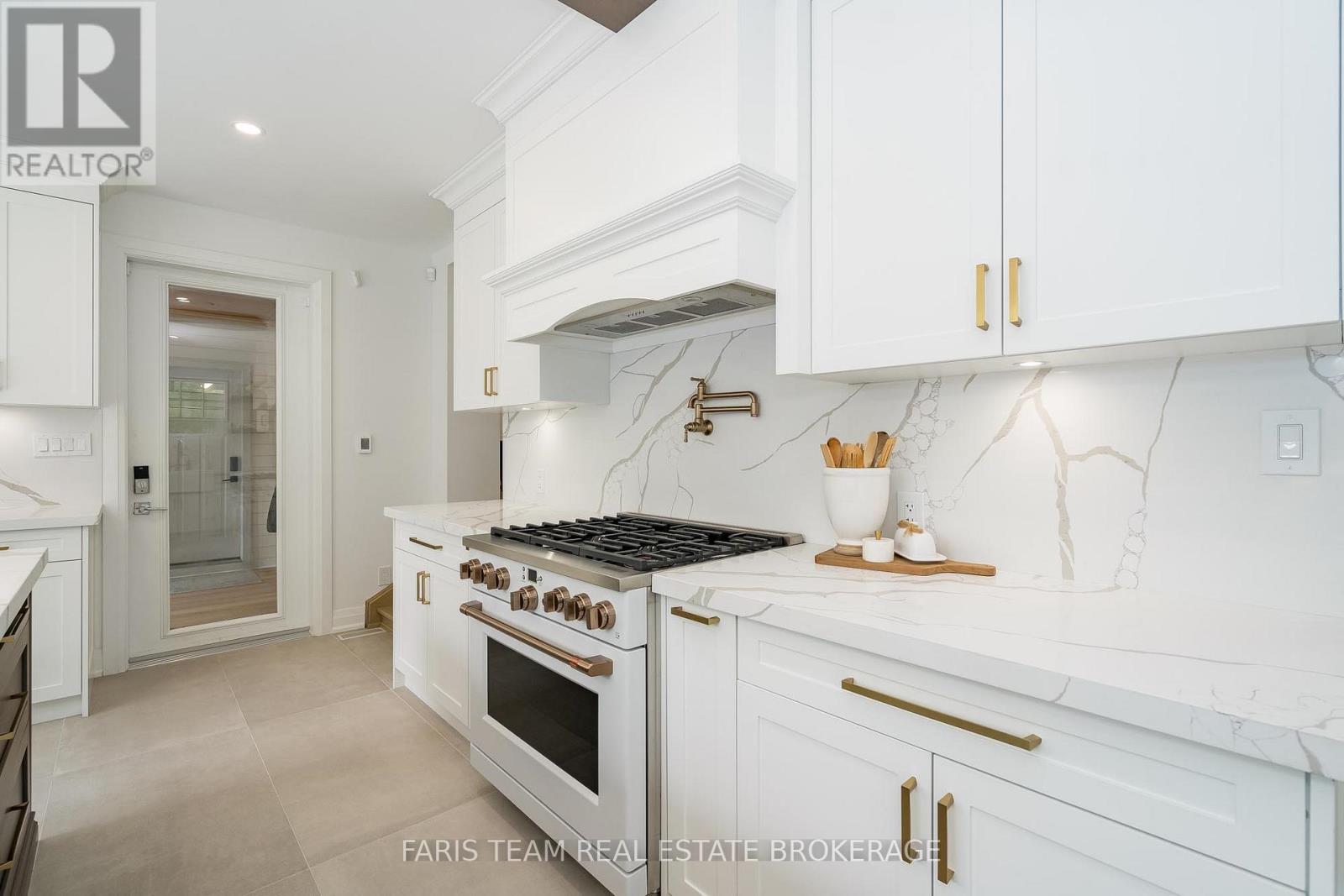 1174 Belle Aire Beach Road, Innisfil, Ontario  L0L 1C0 - Photo 11 - N12392725