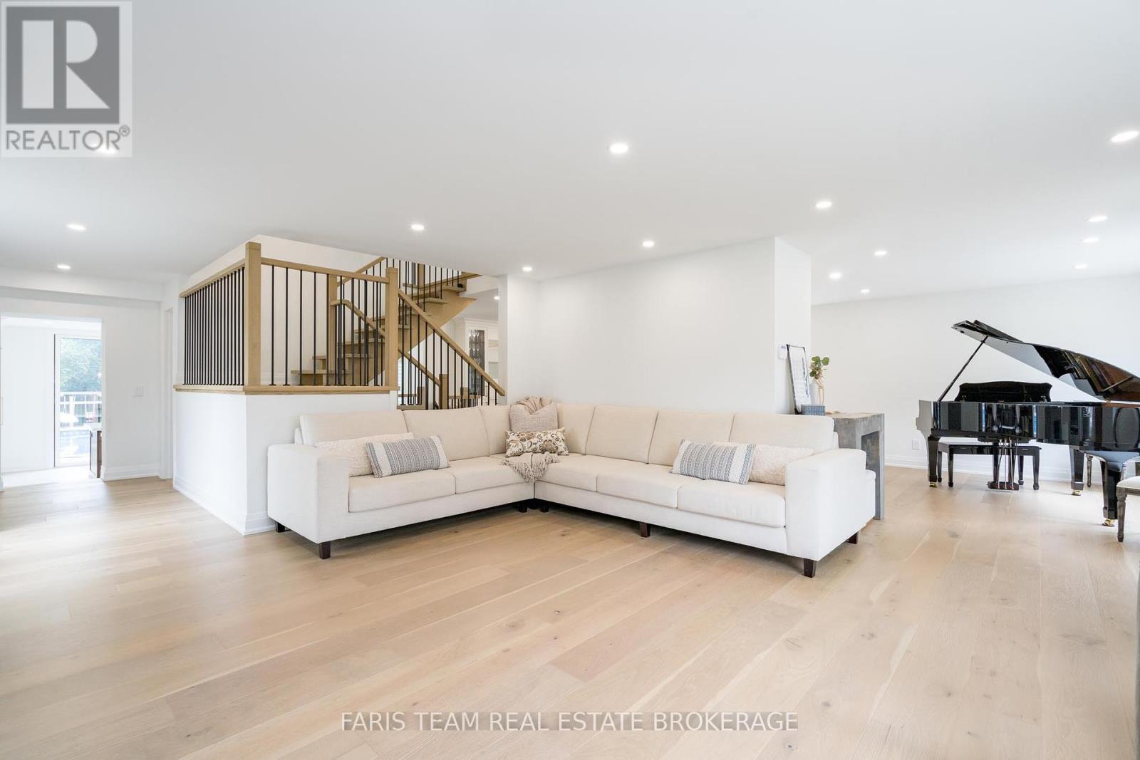 1174 Belle Aire Beach Road, Innisfil, Ontario  L0L 1C0 - Photo 15 - N12392725