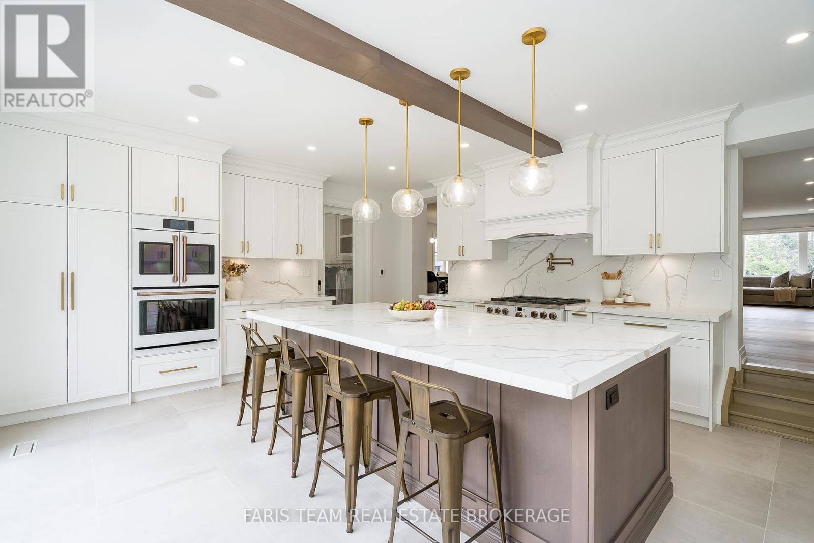 1174 Belle Aire Beach Road, Innisfil, Ontario  L0L 1C0 - Photo 9 - N12392725