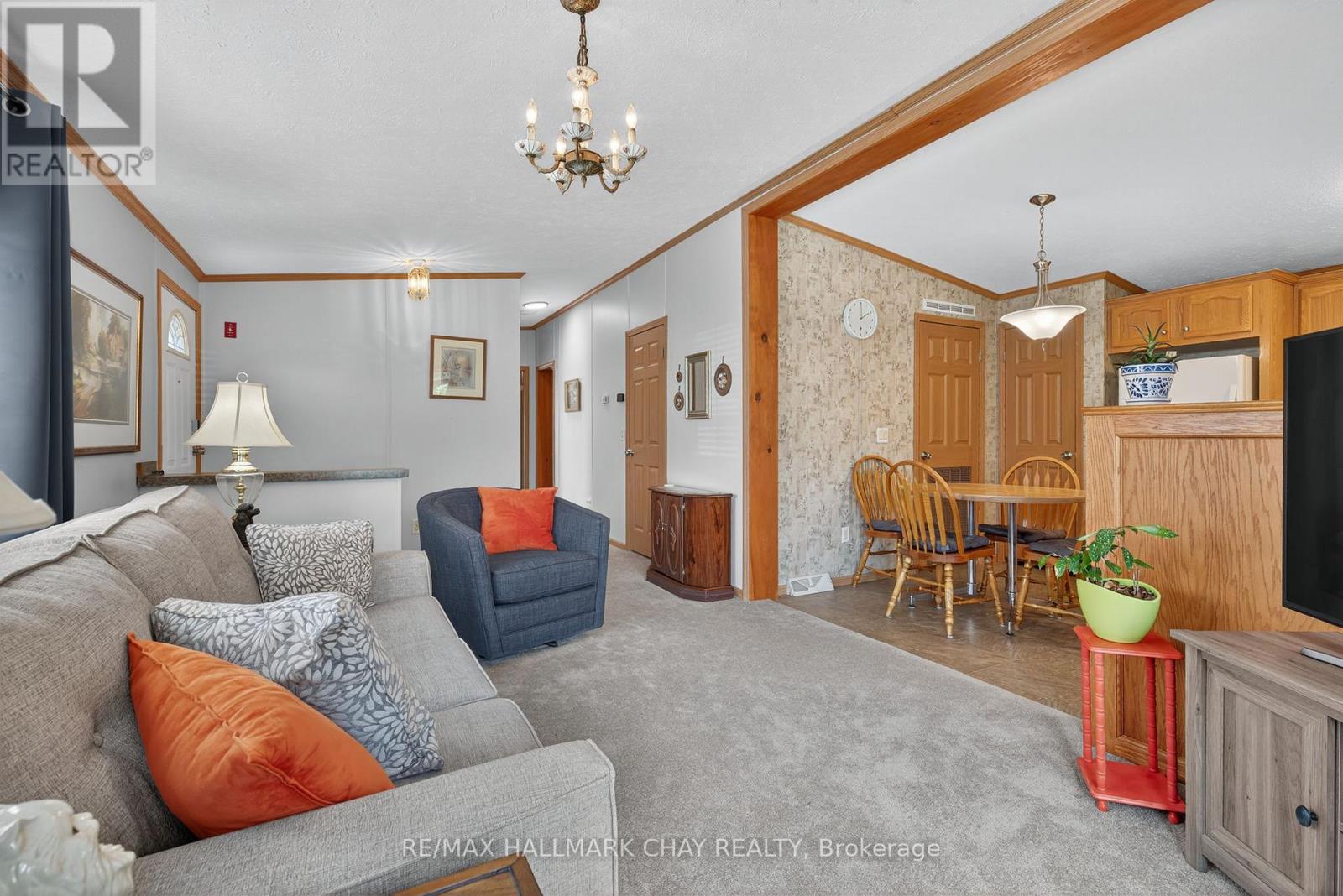 Property at 3 ILLINOIS CRESCENT image 4