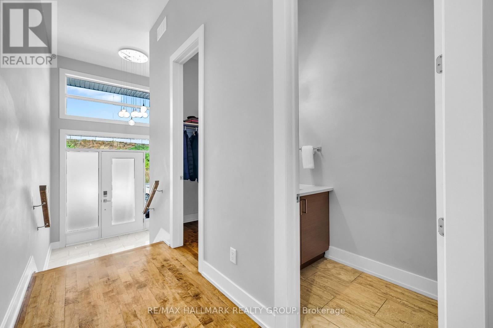 42b Young Street, Ottawa, Ontario  K1S 3H7 - Photo 3 - X12392776