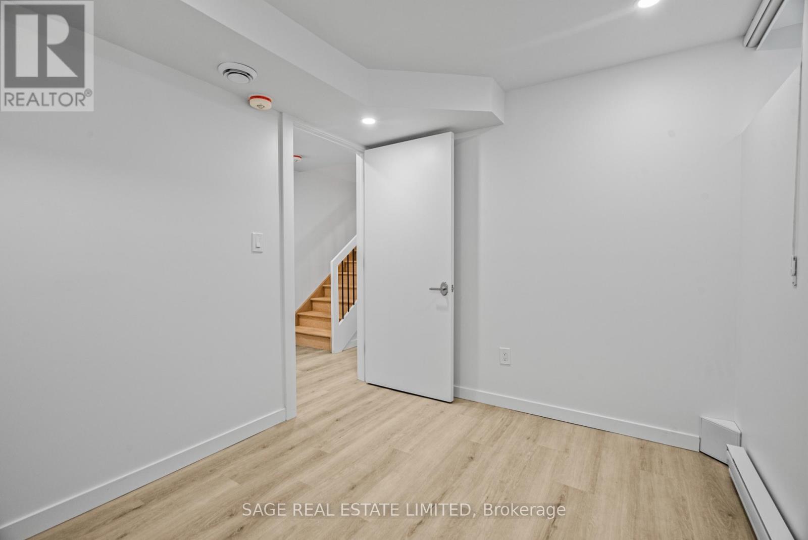 25 Chamberlain Avenue, Toronto (Briar Hill-Belgravia), Ontario  M6E 4J7 - Photo 34 - W12392663