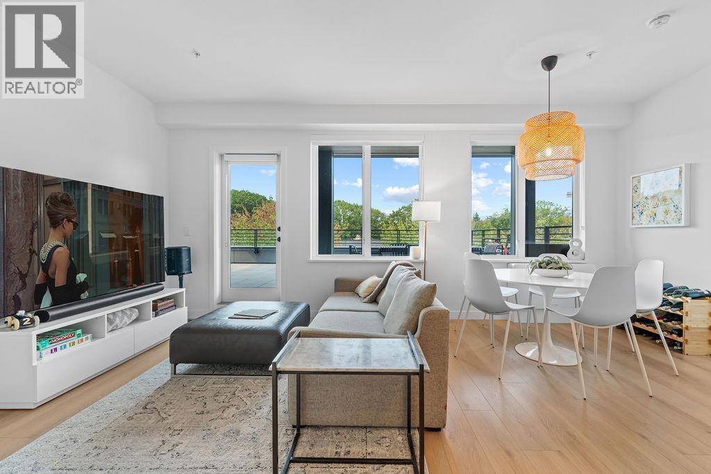 504 2450 GARDEN DRIVE, Vancouver, British Columbia