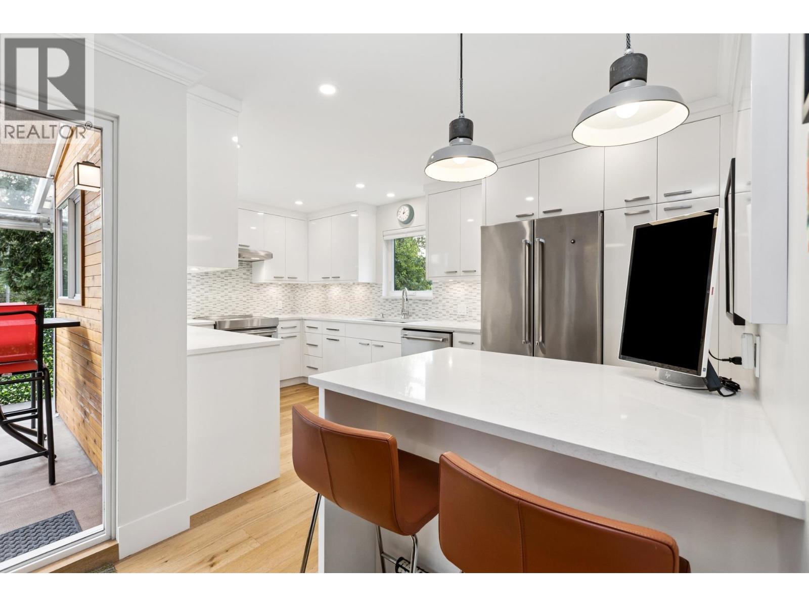 239 W 22nd Street, North Vancouver, British Columbia  V7M 2A2 - Photo 10 - R3045755