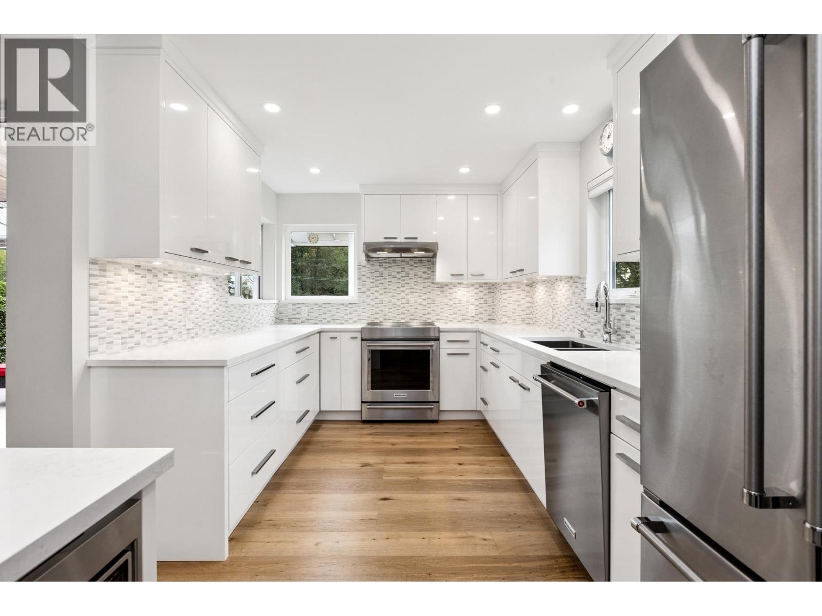 239 W 22nd Street, North Vancouver, British Columbia  V7M 2A2 - Photo 11 - R3045755