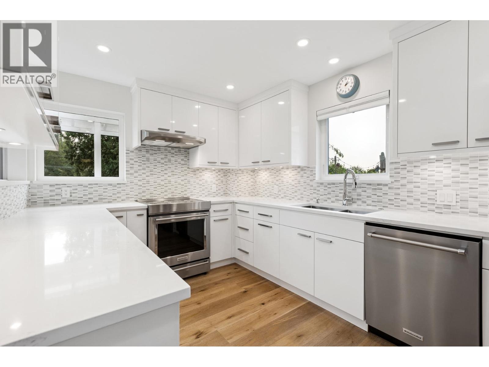 239 W 22nd Street, North Vancouver, British Columbia  V7M 2A2 - Photo 12 - R3045755