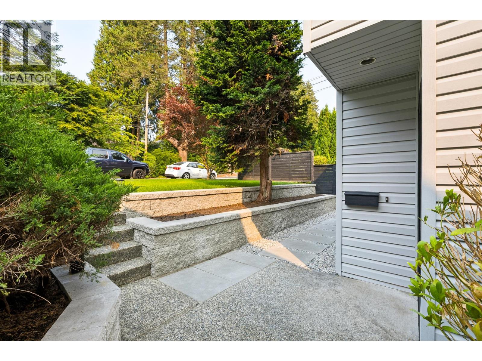 239 W 22nd Street, North Vancouver, British Columbia  V7M 2A2 - Photo 33 - R3045755