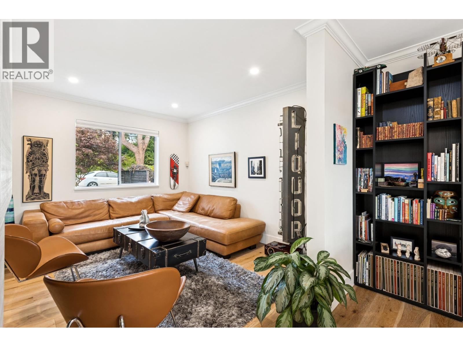 239 W 22nd Street, North Vancouver, British Columbia  V7M 2A2 - Photo 4 - R3045755