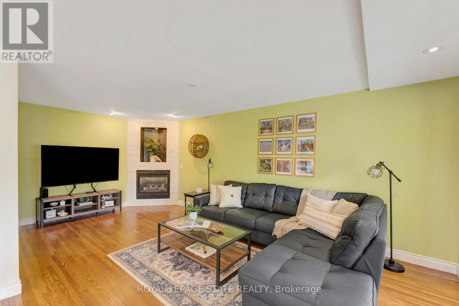14 Anita Court, Hamilton (Butler), Ontario  L8W 3A6 - Photo 13 - X12392645