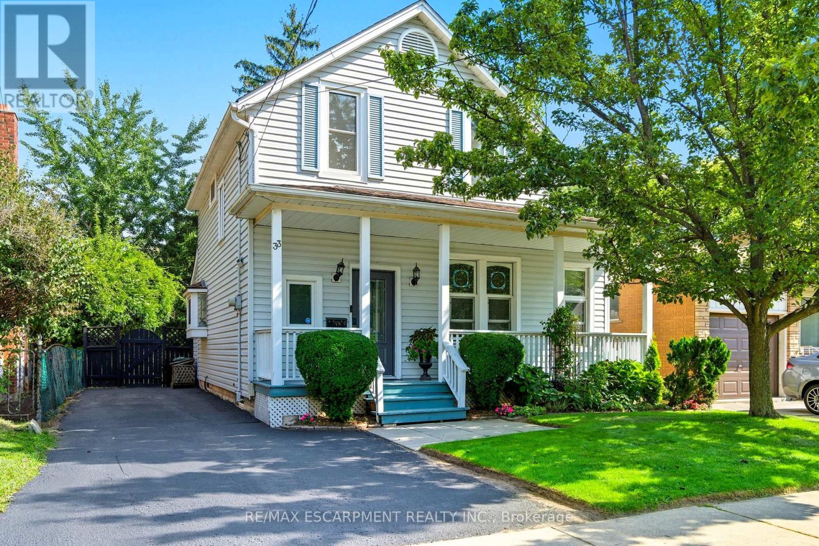 33 Broadway Avenue, Hamilton (Ainslie Wood), Ontario  L8S 2V6 - Photo 1 - X12392657