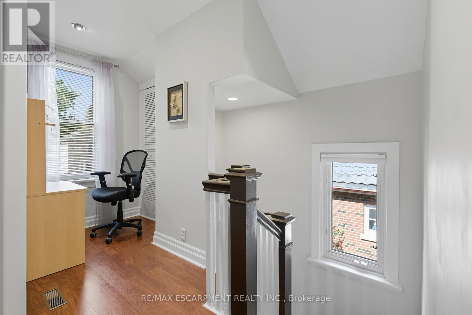 33 Broadway Avenue, Hamilton (Ainslie Wood), Ontario  L8S 2V6 - Photo 22 - X12392657