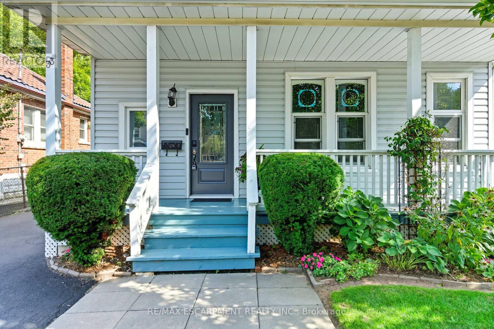 33 Broadway Avenue, Hamilton (Ainslie Wood), Ontario  L8S 2V6 - Photo 4 - X12392657