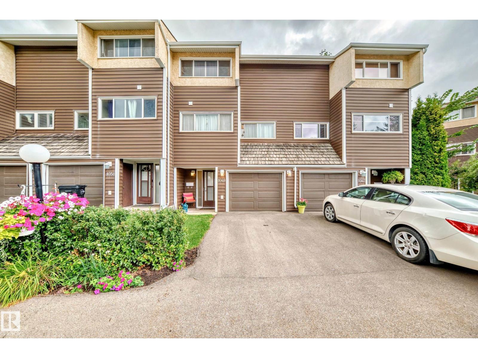 1049 Millbourne Rd E Nw, Edmonton, Alberta  T6K 2K2 - Photo 3 - E4456935