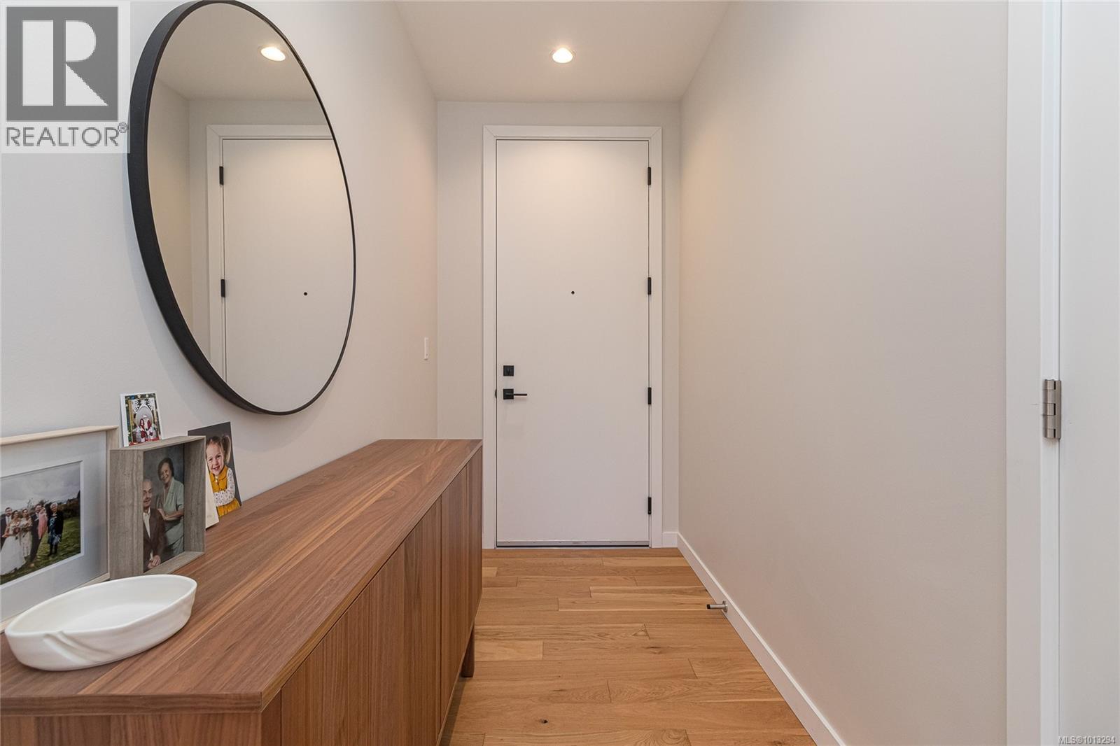 208 1018 Pentrelew Pl, Victoria, British Columbia  V8V 4J4 - Photo 7 - 1013294