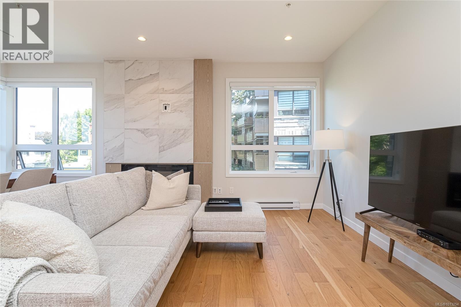 208 1018 Pentrelew Pl, Victoria, British Columbia  V8V 4J4 - Photo 9 - 1013294