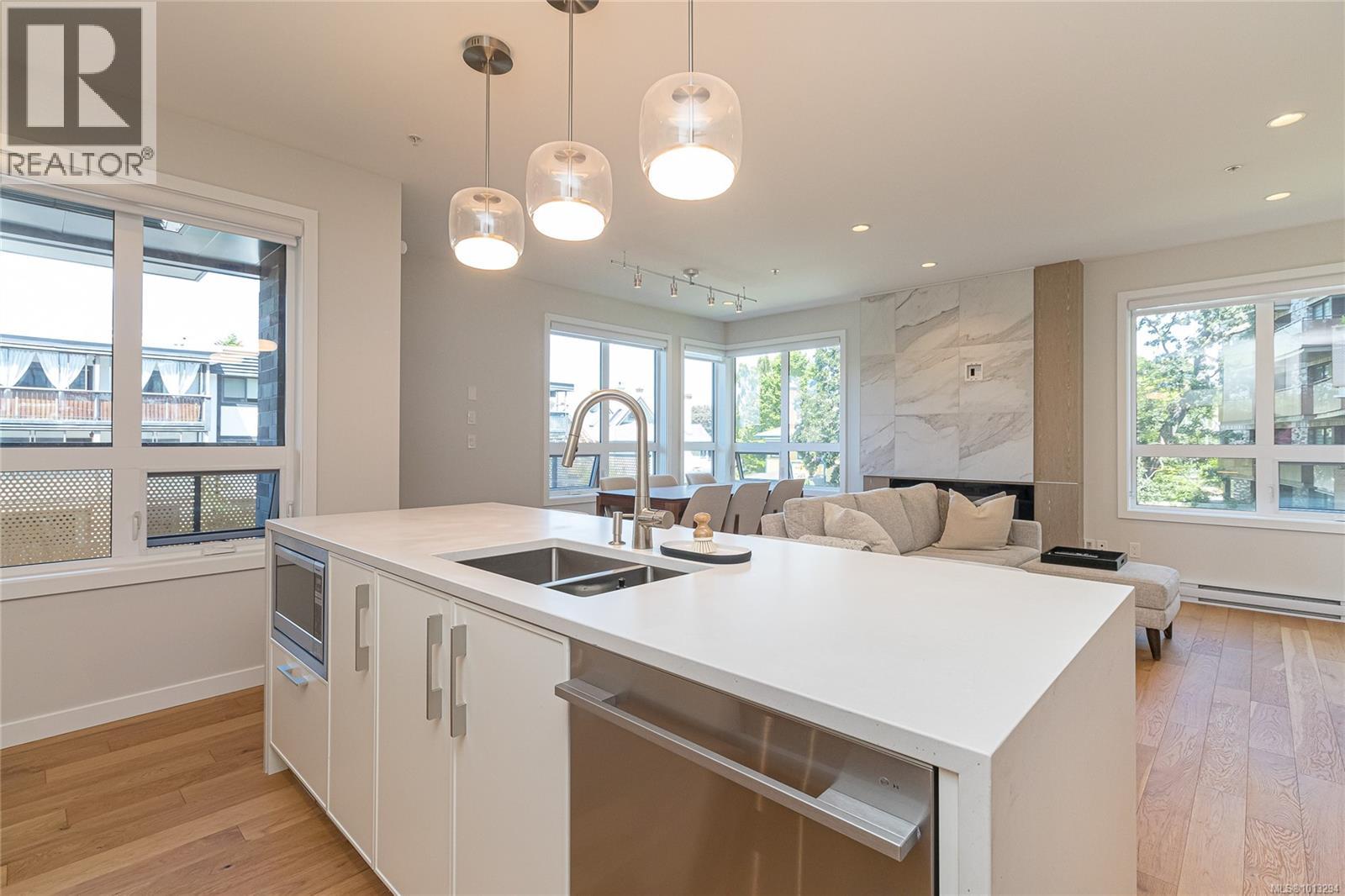 208 1018 Pentrelew Pl, Victoria, British Columbia  V8V 4J4 - Photo 18 - 1013294