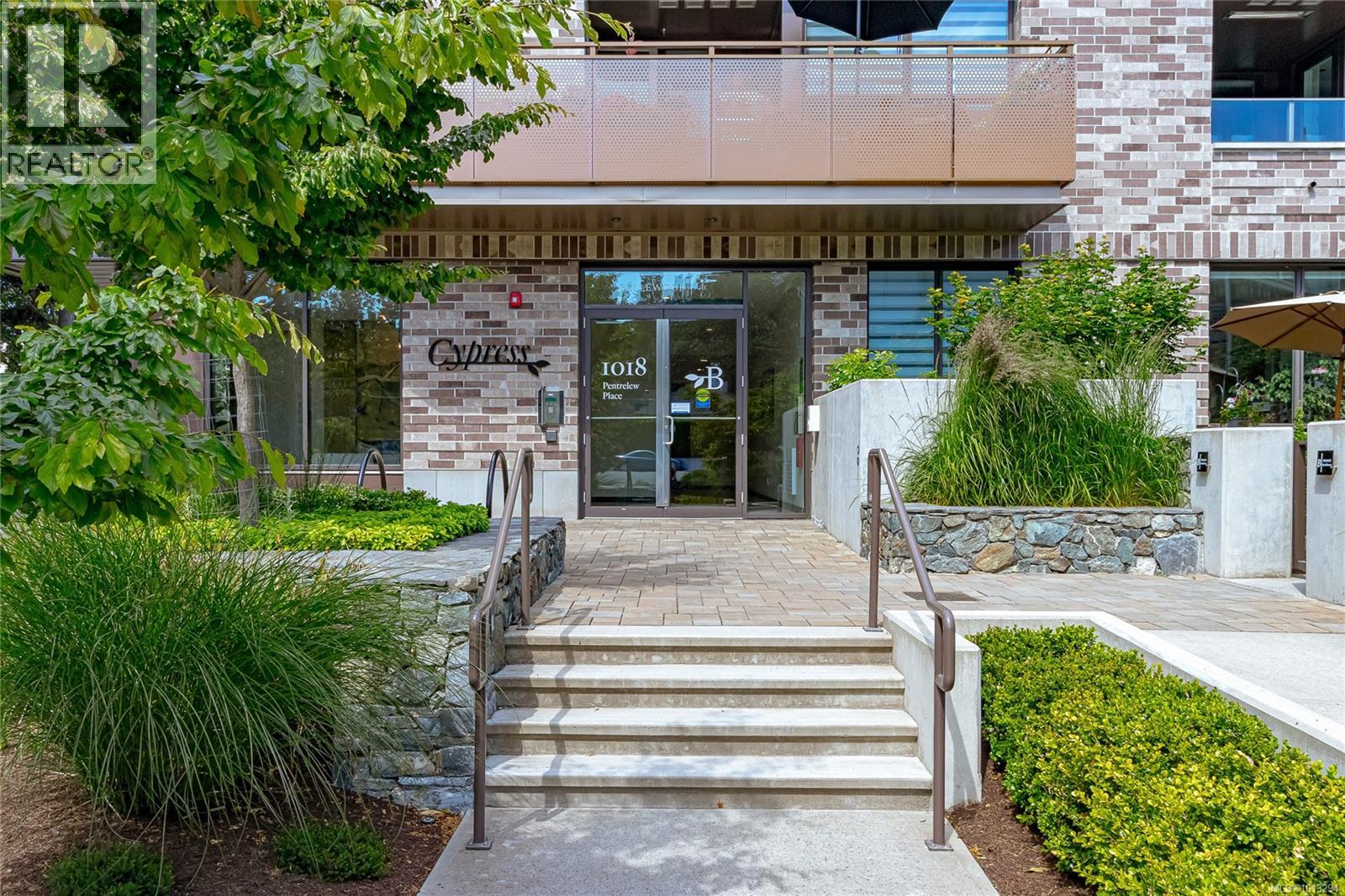 208 1018 Pentrelew Pl, Victoria, British Columbia  V8V 4J4 - Photo 2 - 1013294