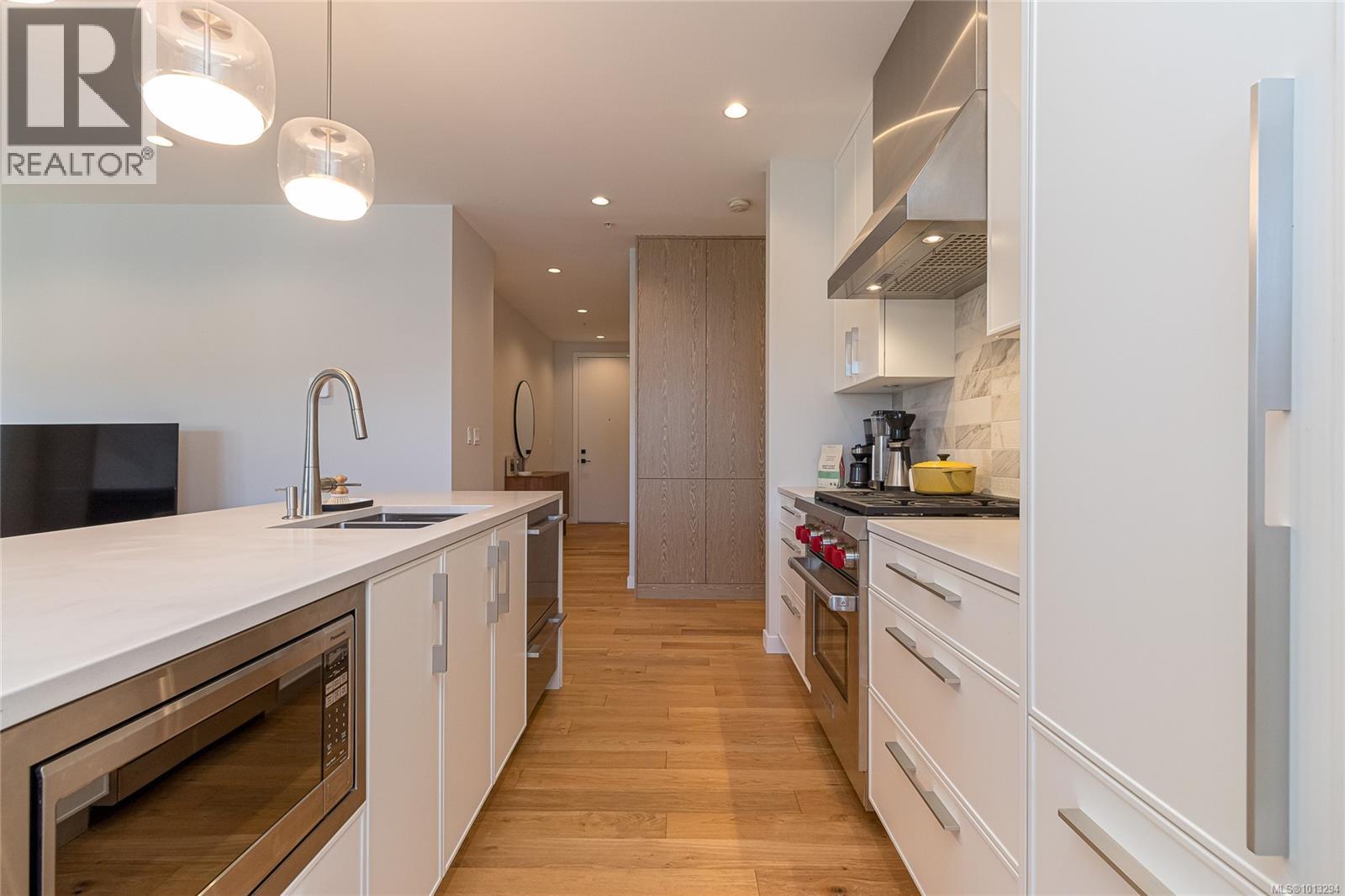 208 1018 Pentrelew Pl, Victoria, British Columbia  V8V 4J4 - Photo 19 - 1013294